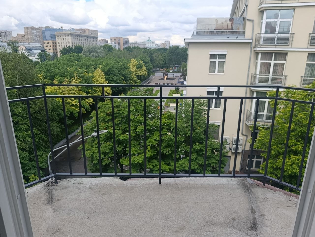 Металлические перила уличные 